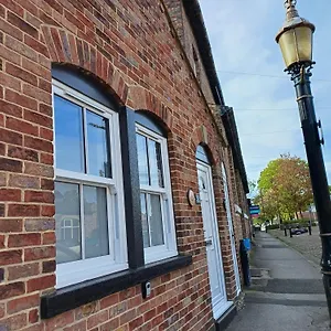  Holiday home - Sleeps 3 - Garden - Pet Friendly